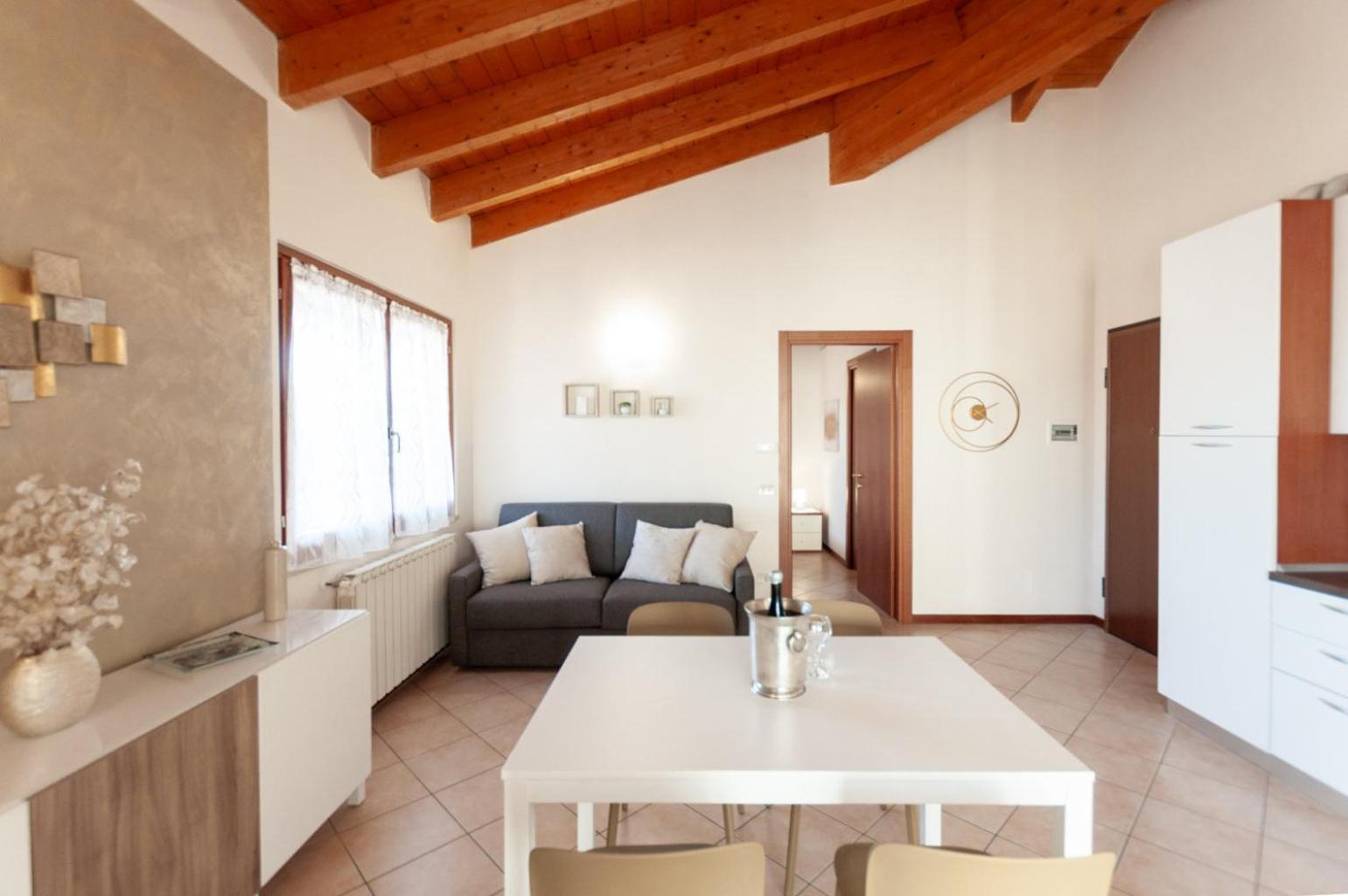 Dora'S Apartment Desenzano del Garda Eksteriør billede