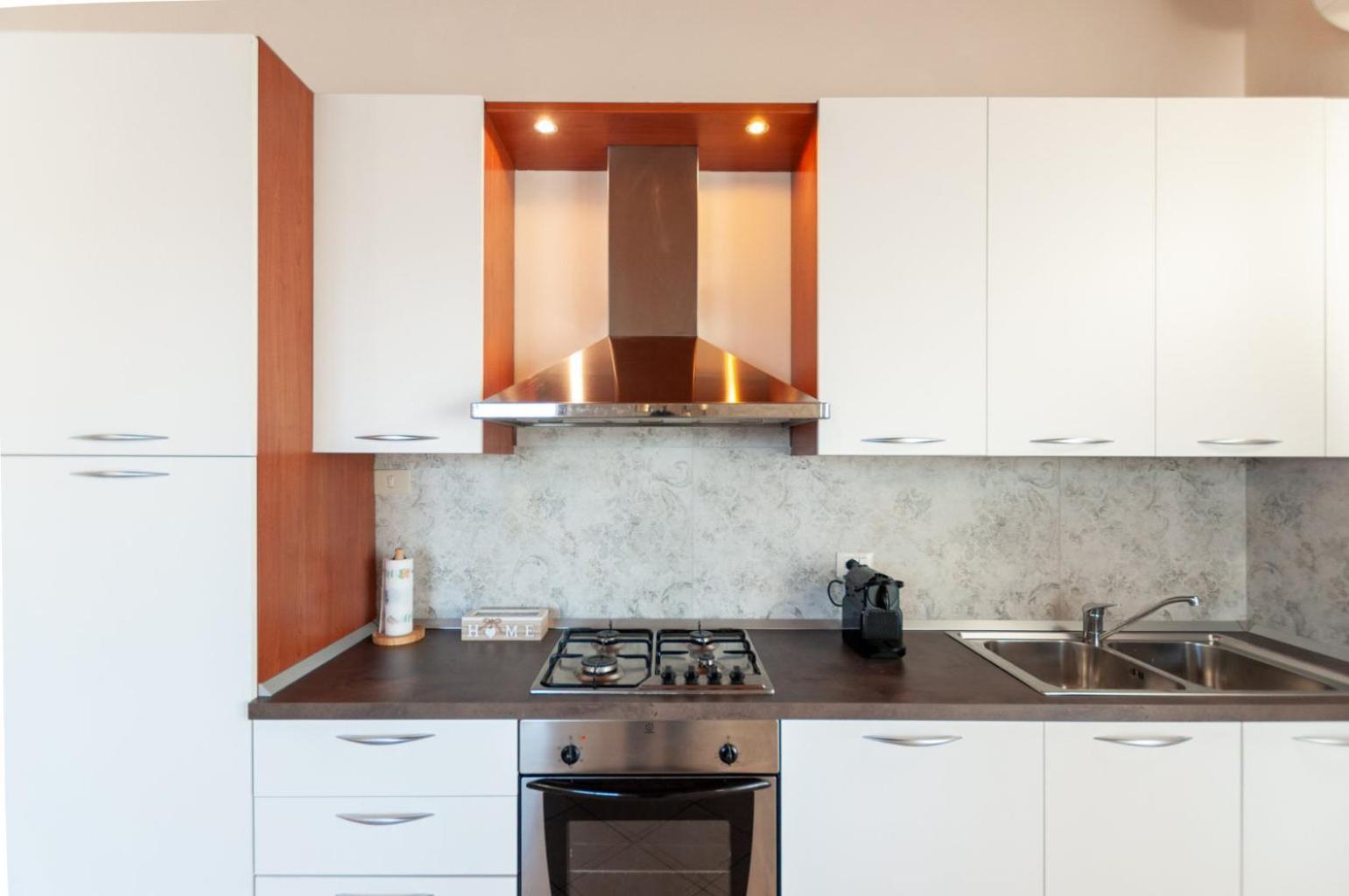 Dora'S Apartment Desenzano del Garda Eksteriør billede