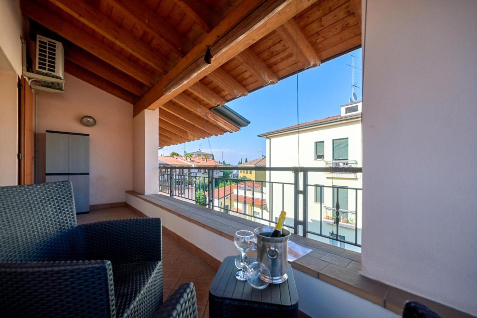 Dora'S Apartment Desenzano del Garda Eksteriør billede